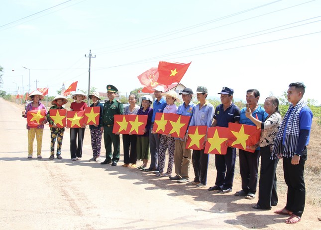 Nghĩa tình ‘tháng ba biên giới’ tại Đắk Lắk