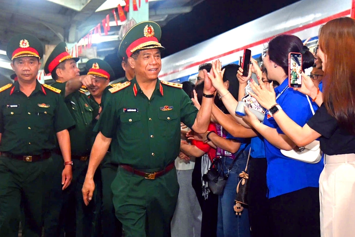 Chiến sĩ diễu binh, diễu hành đẹp mãi trong lòng người dân