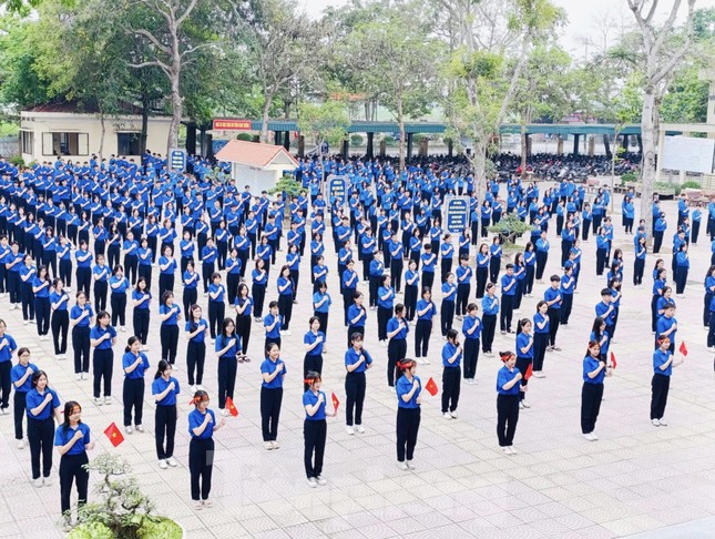 Ấn tượng hình ảnh học sinh Bắc Ninh đồng loạt mặc áo Đoàn vào thứ Bảy