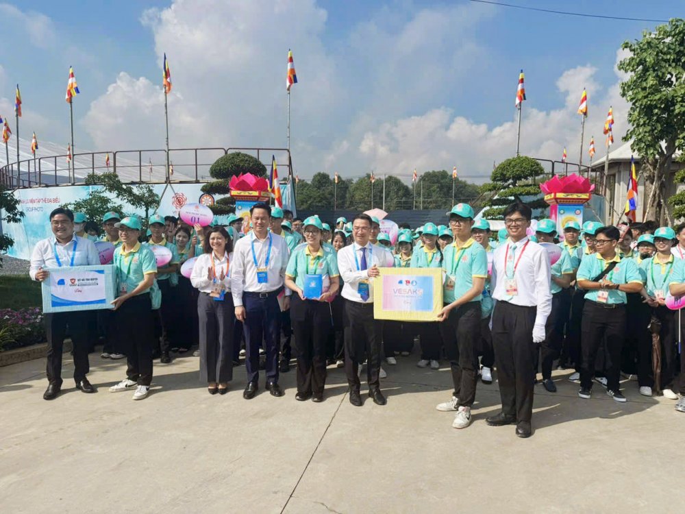 Bí thư T.Ư Đoàn, Chủ tịch T.Ư Hội LHTN Việt Nam thăm sinh viên tình nguyện tham gia phục vụ Đại lễ Vesak 2025