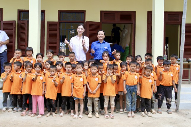 Tỉnh Đoàn Điện Biên cùng Hoa hậu Lương Thùy Linh khánh thành hai công trình nhân ái