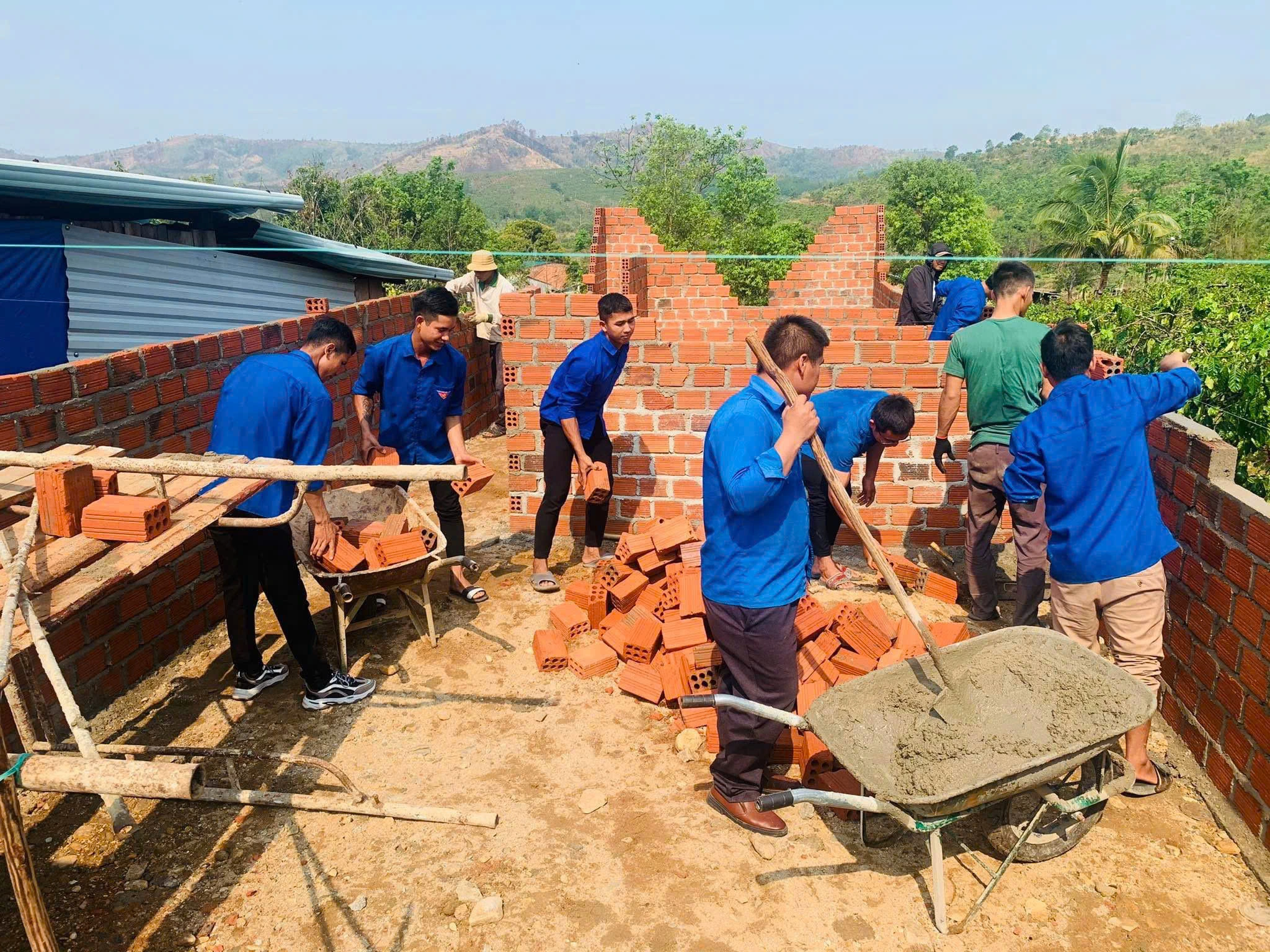 Công trình thanh niên toàn quốc 'Chung tay xóa nhà tạm, nhà dột nát': Góp sức người, sức của dựng mái ấm nghĩa tình