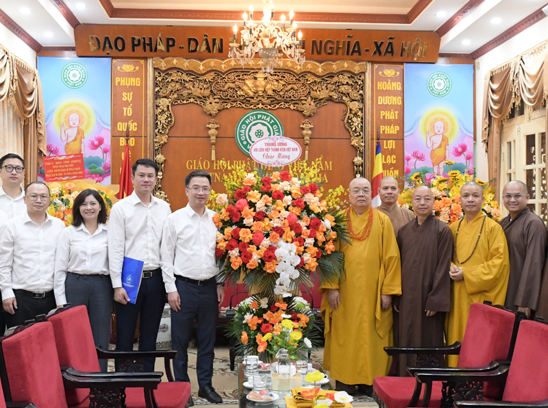 Anh Nguyễn Tường Lâm thăm, chúc mừng Trung ương Giáo hội Phật giáo Việt Nam