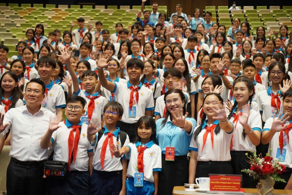Đại biểu Cháu ngoan Bác Hồ trải nghiệm không gian sáng tạo tại các tập đoàn hàng đầu Việt Nam