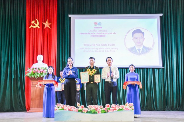 Hà Tĩnh tuyên dương 15 gương thanh niên tiên tiến làm theo lời Bác