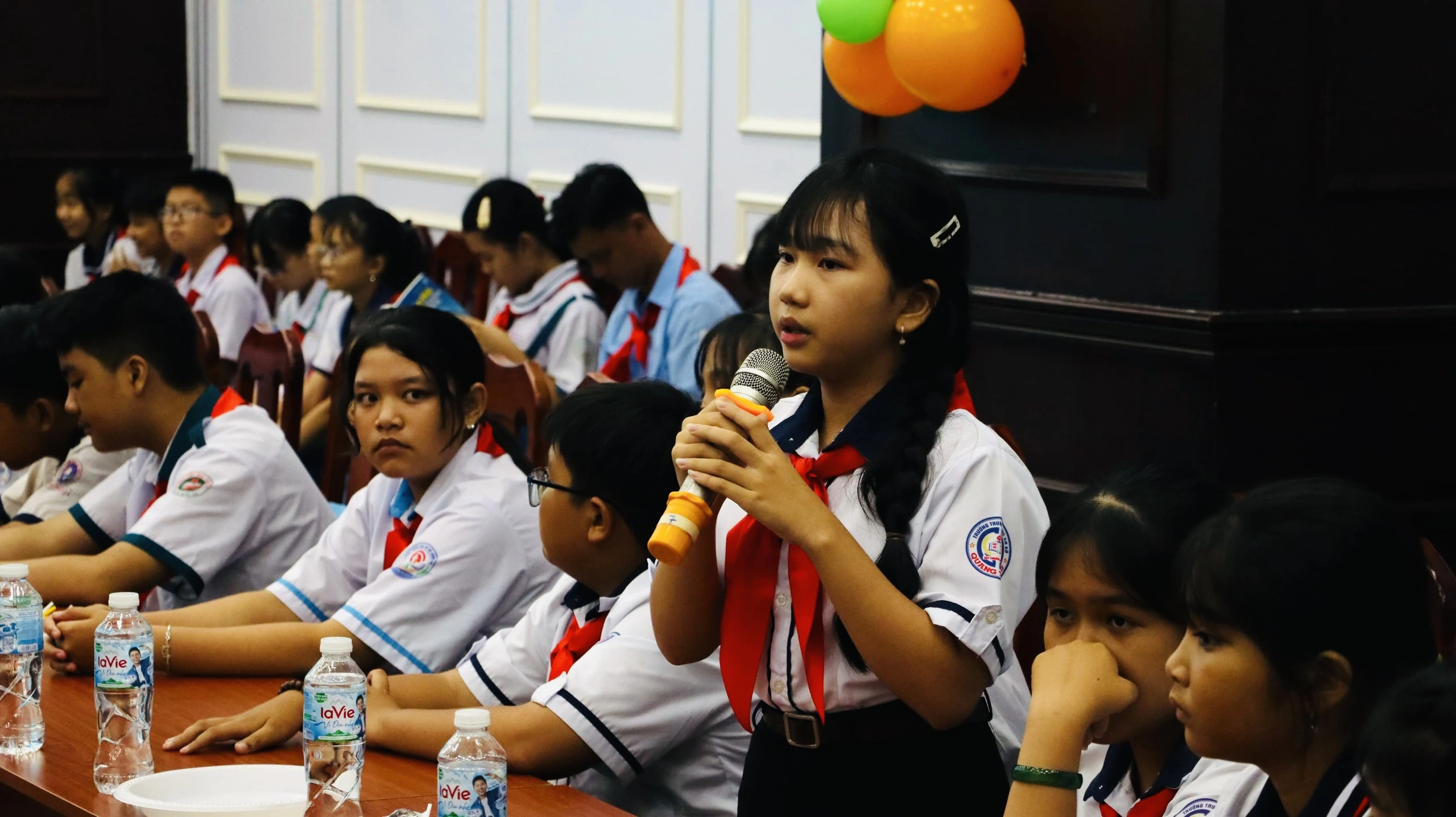 Thiếu nhi Cà Mau chất vấn lãnh đạo tỉnh về sữa giả, thuốc lá điện tử