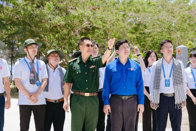‘Thanh niên tiên tiến’ tri ân lực lượng giữ gìn biển trời Tổ quốc