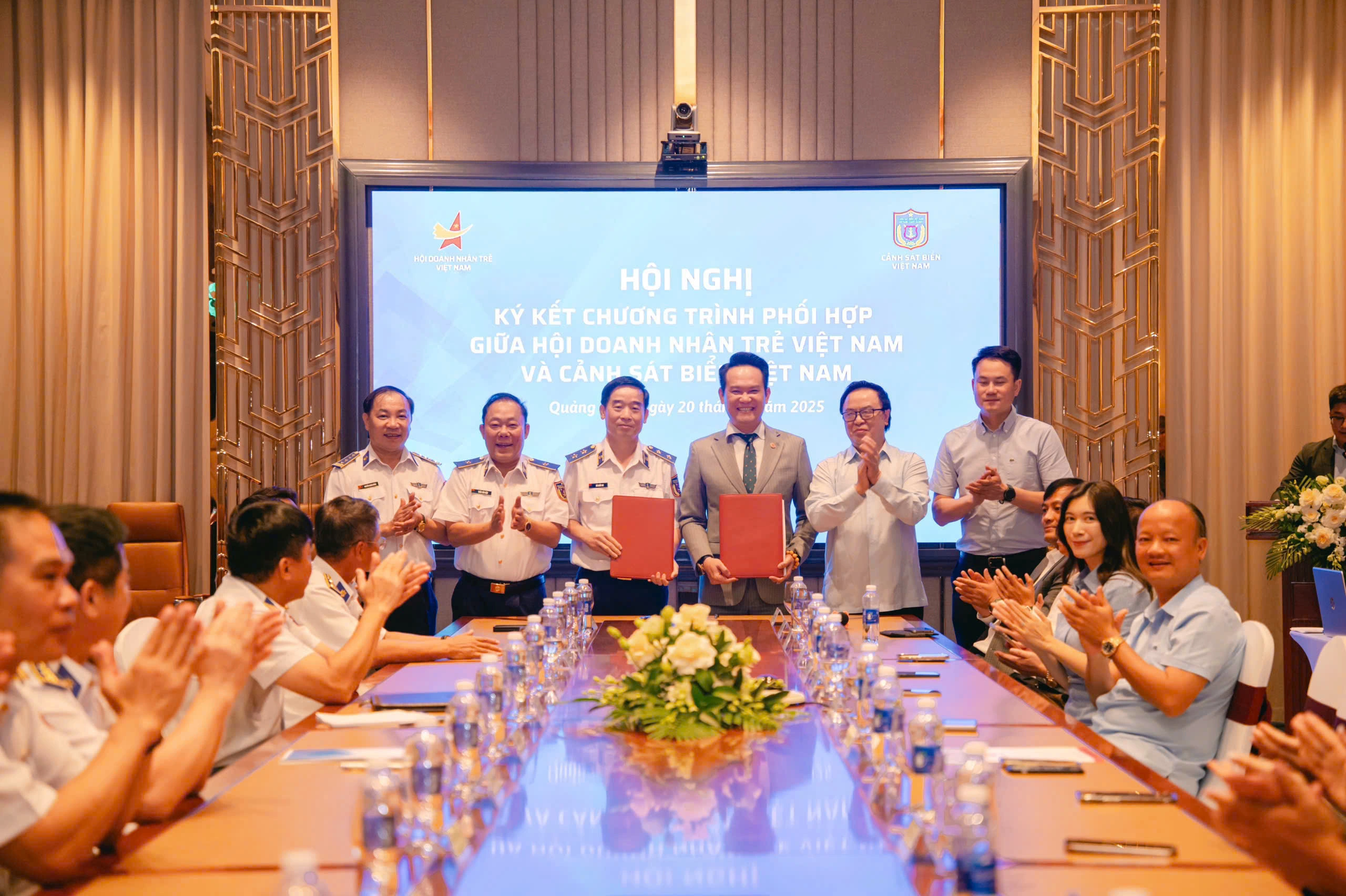 Ký kết chương trình phối hợp giữa Cảnh sát biển và Hội Doanh nhân trẻ Việt Nam