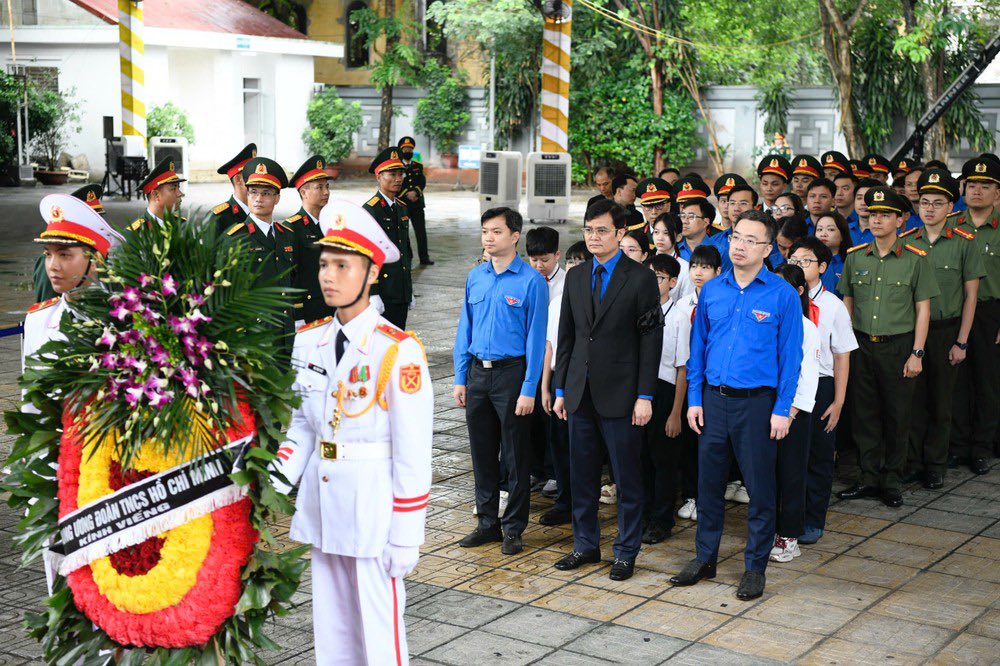 Đoàn đại biểu Trung ương Đoàn viếng nguyên Chủ tịch nước Trần Đức Lương