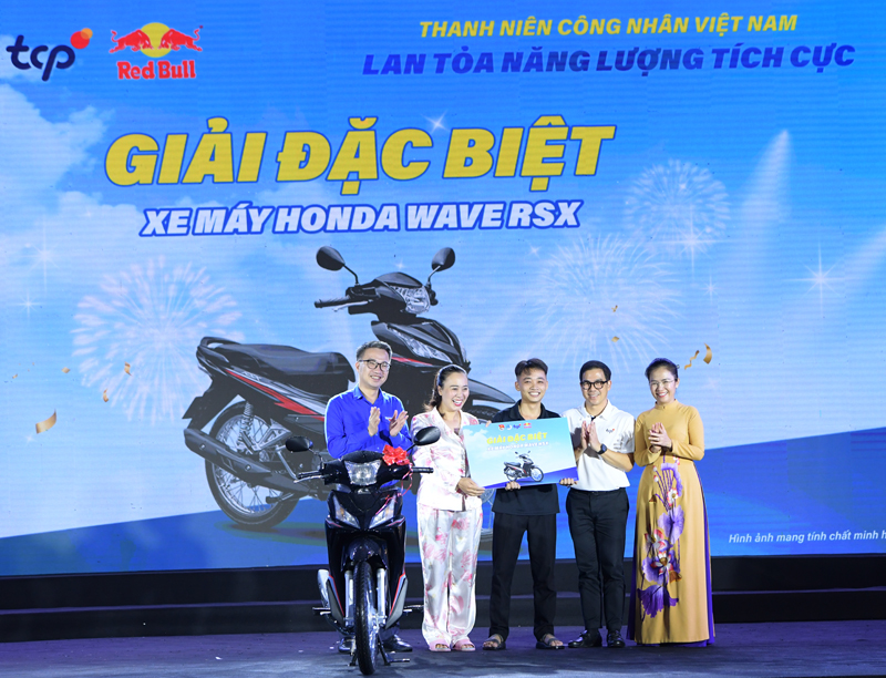 Sôi động đêm nhạc hội “Lan tỏa năng lượng tích cực” tại Nghệ An