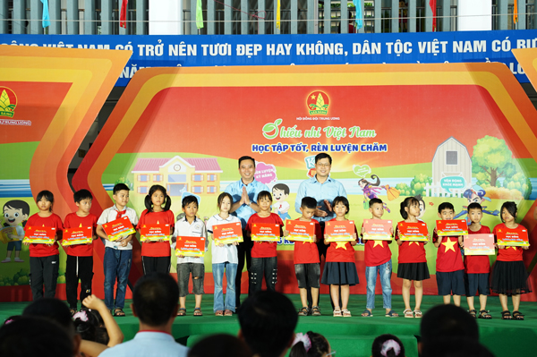 Thiếu nhi Bắc Giang hưởng ứng ngày hội 