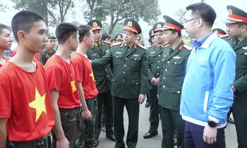 Cao điểm 'Phất cao cờ hồng tháng Tám - Thi đua giành 3 nhất' trong quân đội
