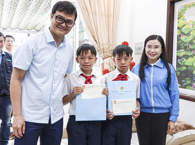 Chiến dịch Thanh niên tình nguyện hè 2025: Đoàn công tác T.Ư thăm Mẹ VN anh hùng