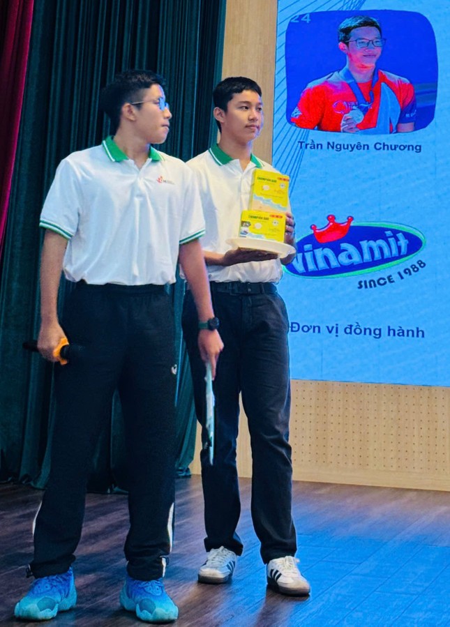 Vận động viên vô địch quốc gia 16 tuổi lập thêm thành tích