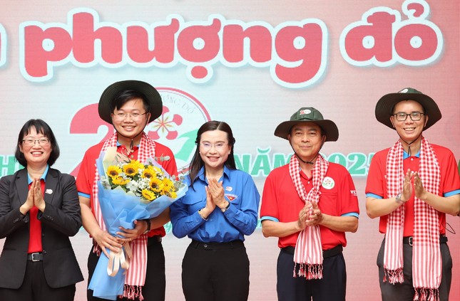 TPHCM khai mạc hè, khởi động chiến dịch tình nguyện Hoa phượng đỏ thứ 20