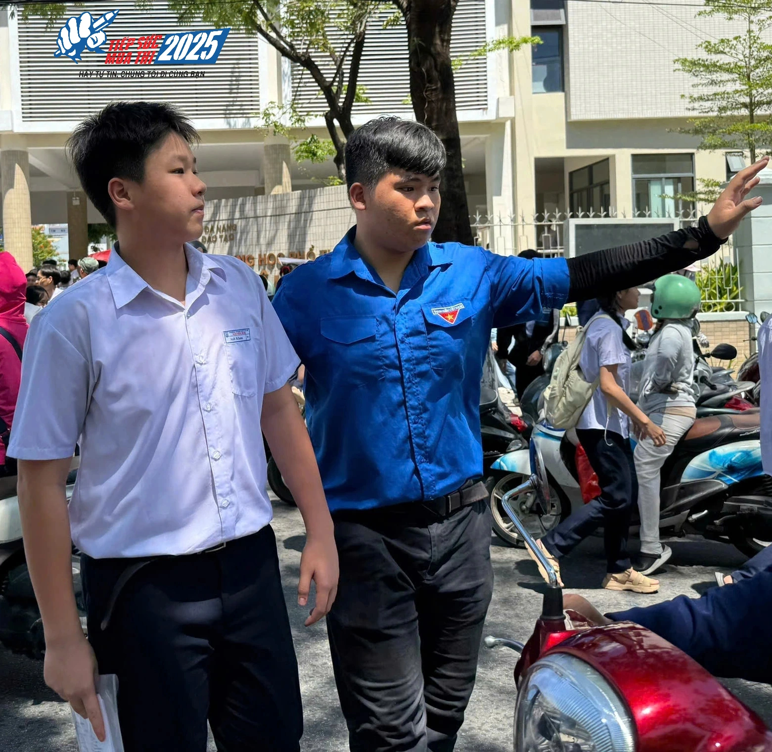 Dậy từ 5 giờ sáng để tiếp sức cho thí sinh
