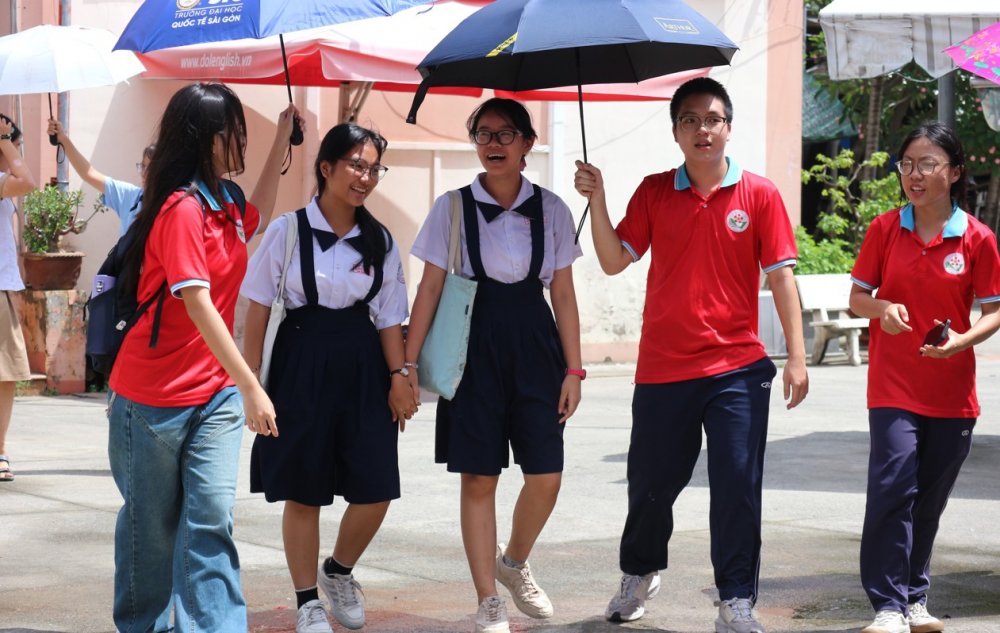 Tình nguyện viên tiếp sức mùa thi lan tỏa động lực cho thí sinh thi lớp 10