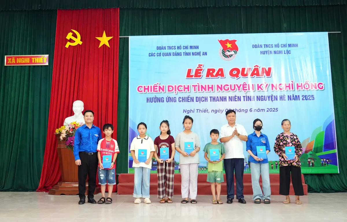 Tuổi trẻ Nghệ An ra quân Chiến dịch Kỳ nghỉ hồng 2025