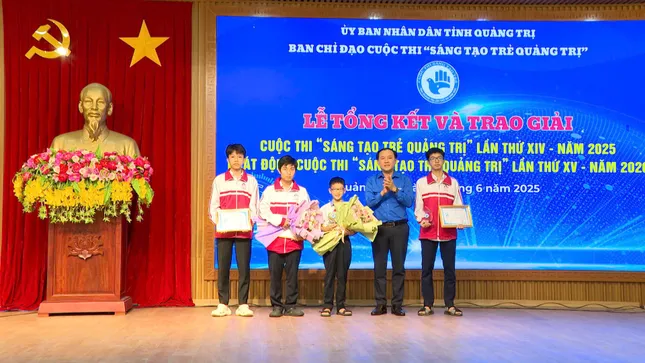 4 nam sinh giành giải Nhất cuộc thi Sáng tạo trẻ