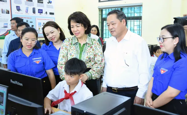 Phòng tin học khang trang cho học trò vùng cao