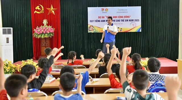 Dạy tiếng Anh miễn phí cho thiếu nhi khó khăn