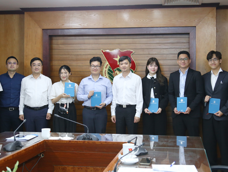 Bí thư Trung ương Đoàn gặp mặt cán bộ Hội Sinh viên Việt Nam tại Vương Quốc Anh