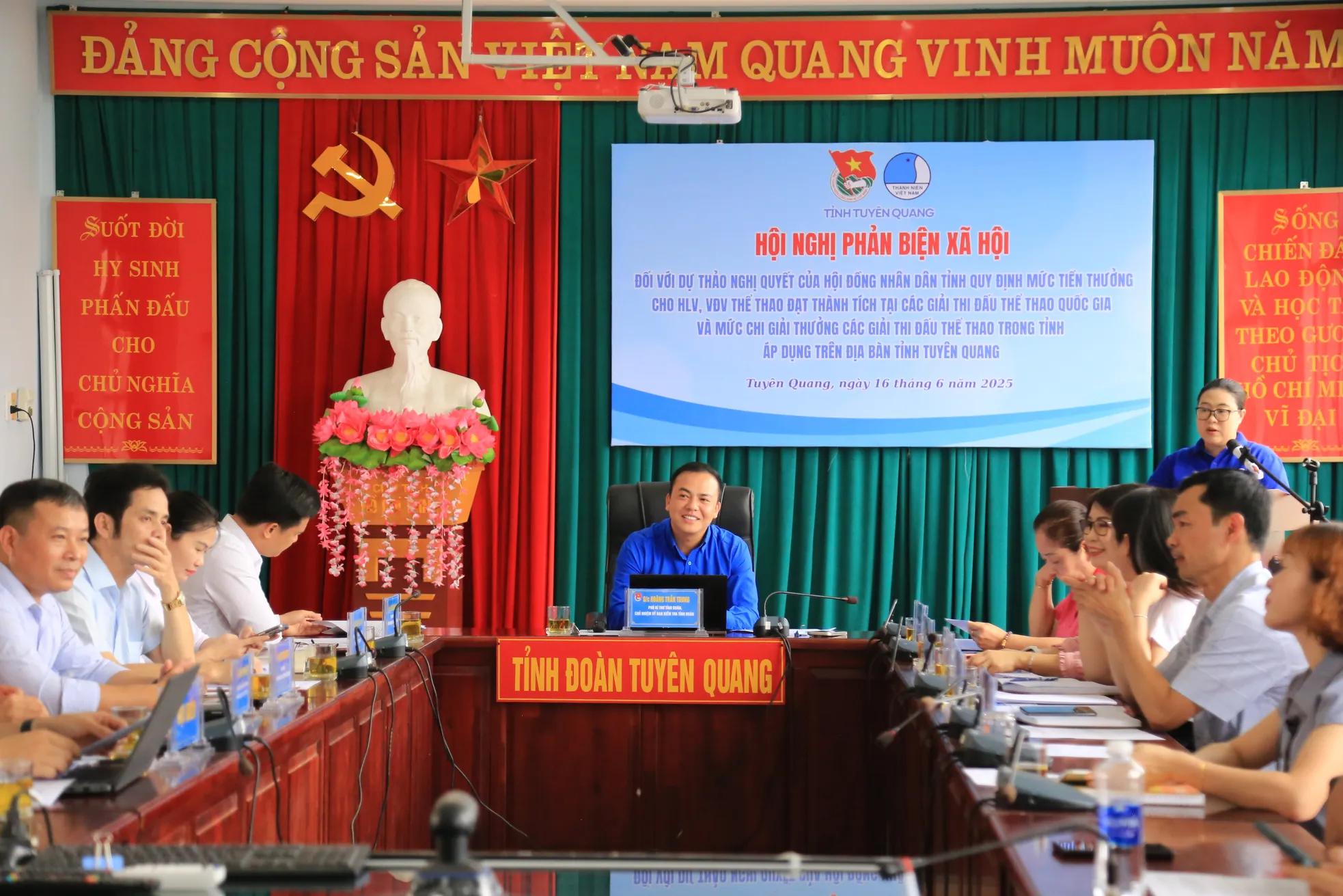 Hội nghị phản biện xã hội về tiền thưởng với huấn luyện viên, vận động viên