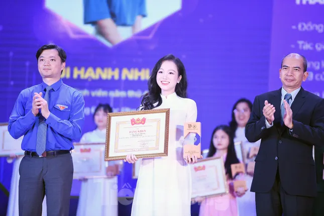 Giới thiệu nữ sinh tiêu biểu tham gia giải thưởng khoa học công nghệ năm 2025