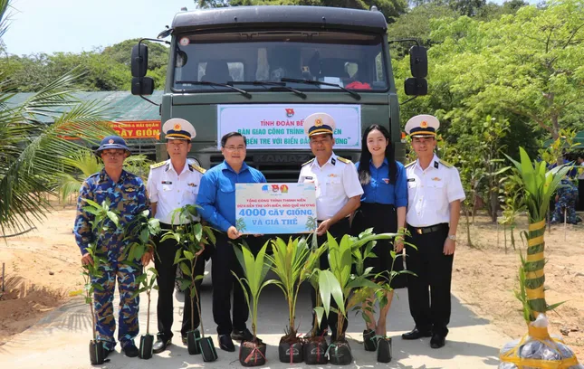 Dừa Bến Tre đến Trường Sa