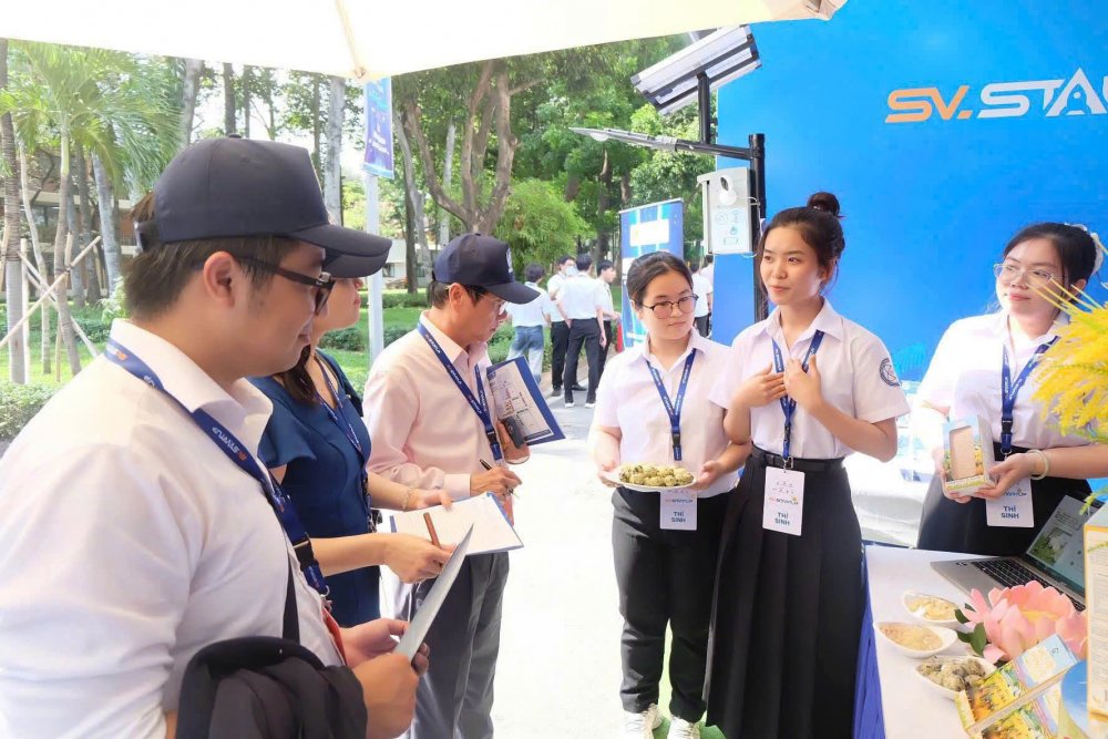 Sinh viên làm gạo không cần vo