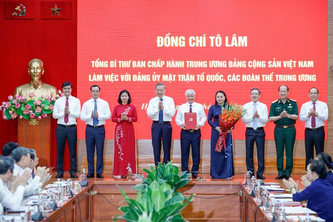 Tổng Bí thư Tô Lâm dự làm việc và trao Quyết định thành lập Cơ quan Ủy ban Trung ương MTTQ Việt Nam
