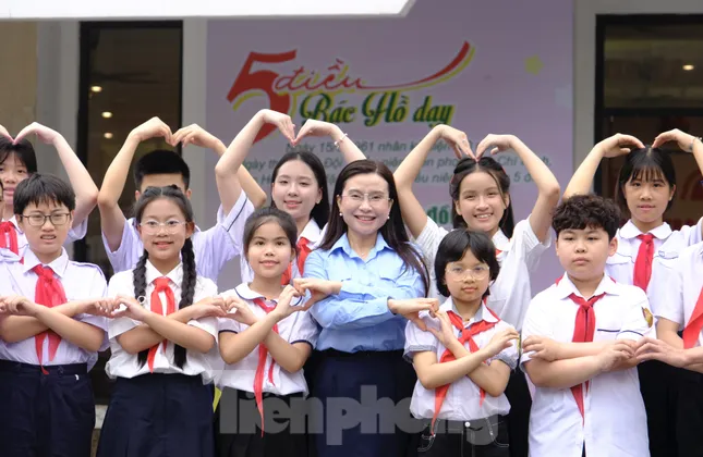 Thiếu nhi thi vẽ 'sắc màu quê hương'