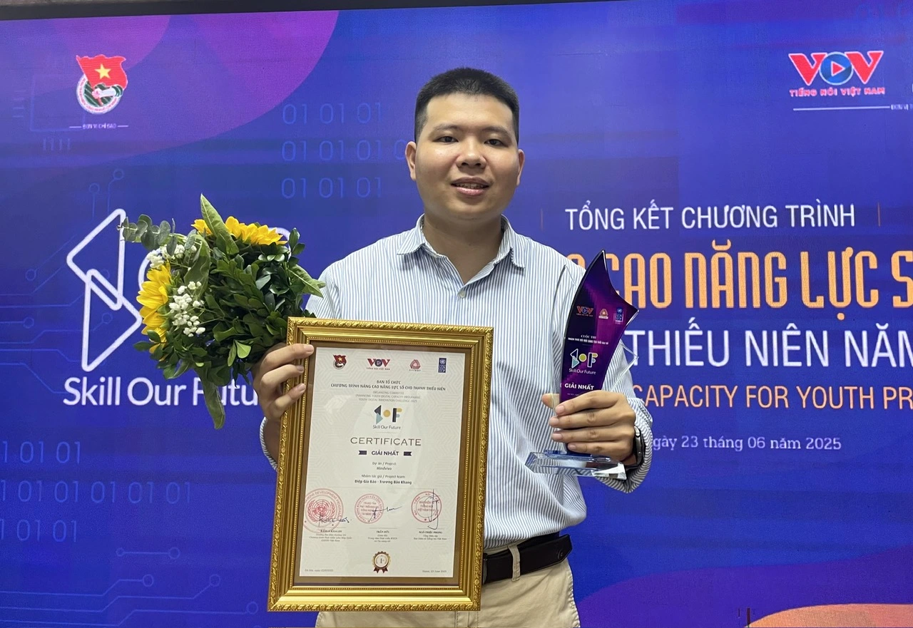 Mày mò sáng tạo ra AI tư vấn tâm lý, nam sinh thắng lớn