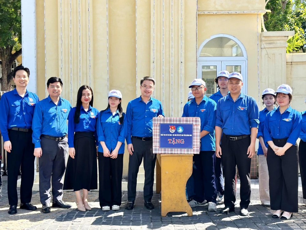 Bí thư T.Ư Đoàn, Chủ tịch T.Ư Hội LHTN Việt Nam thăm đội hình “Tiếp sức mùa thi” tại Quảng Ninh, Hải Phòng