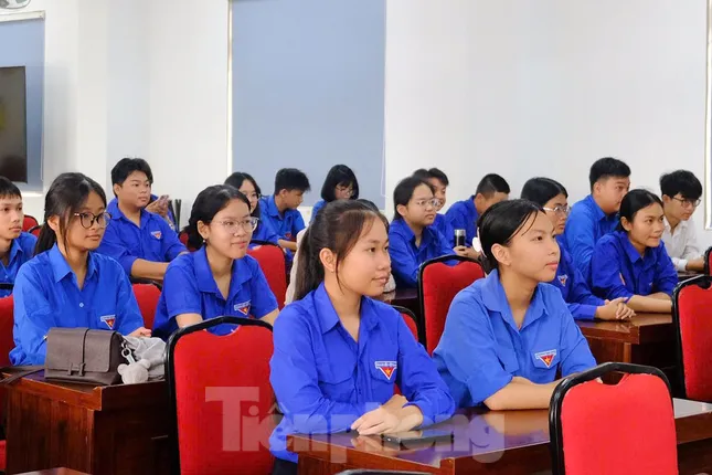 Mỗi tháng một thước phim, khơi gợi tình yêu lịch sử