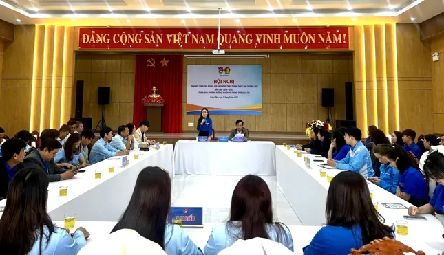 Trao học bổng Vừ A Dính cho 50 học sinh khó khăn ở Lâm Đồng