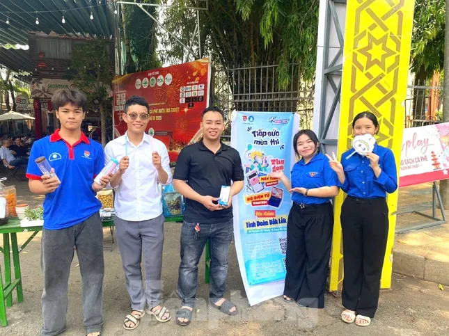Biệt đội bút chì giúp sĩ tử Đắk Lắk vượt ngàn chông gai