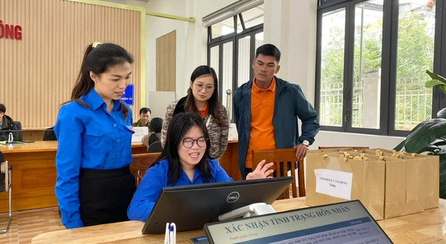 Thanh niên Lâm Đồng đồng loạt ra quân hỗ trợ vận hành chính quyền số