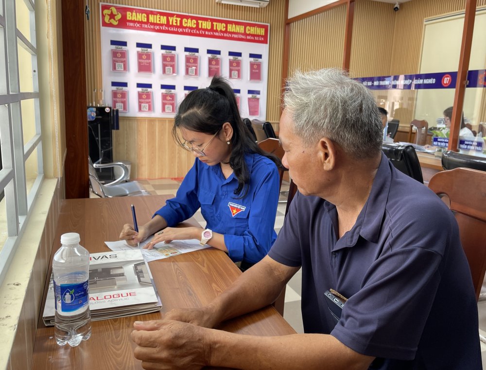 Áo xanh tình nguyện hè 'đưa số hóa về làng'