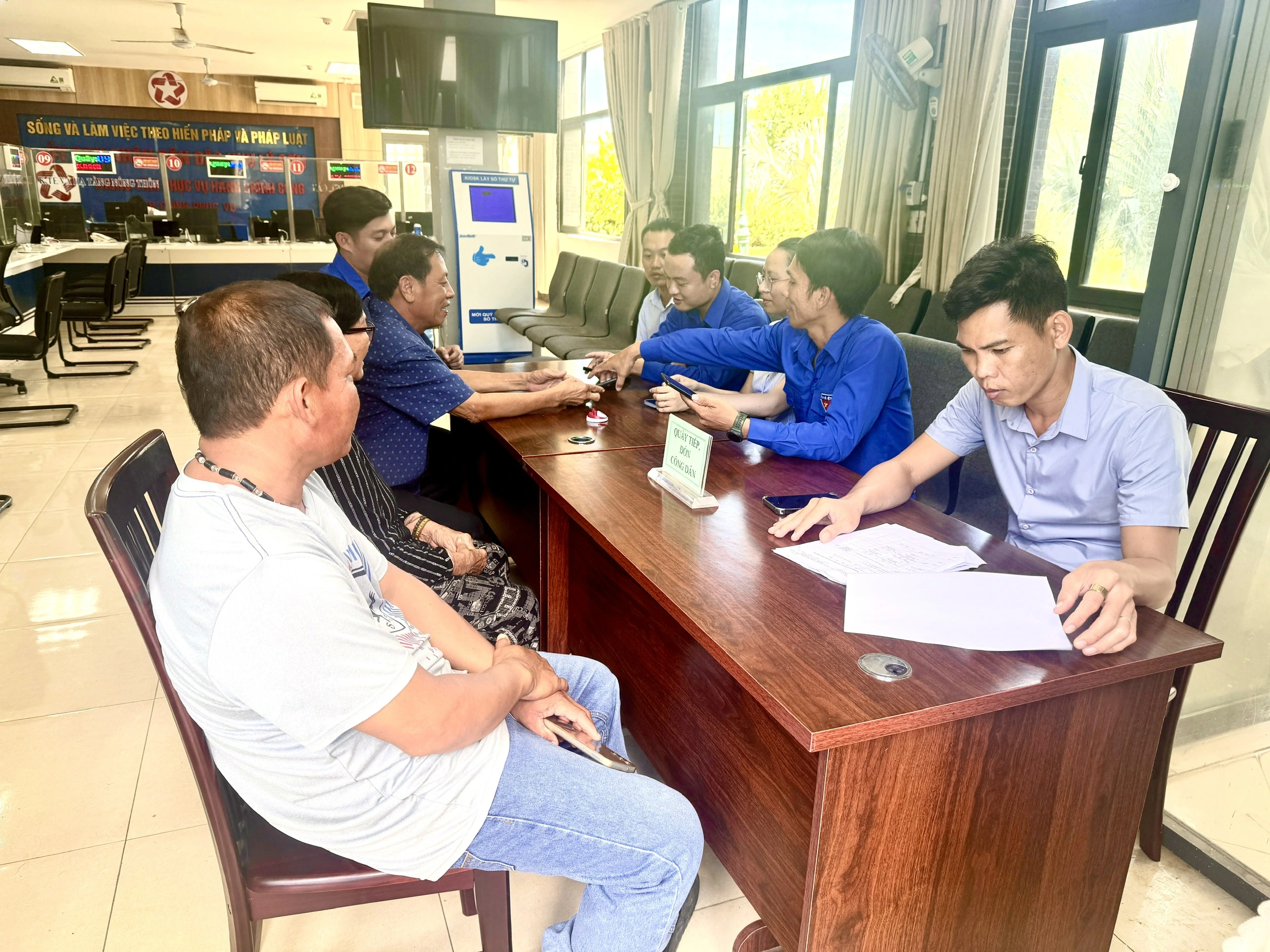 'Các đoàn viên hỗ trợ nên tôi đã hoàn tất hồ sơ nhanh chóng