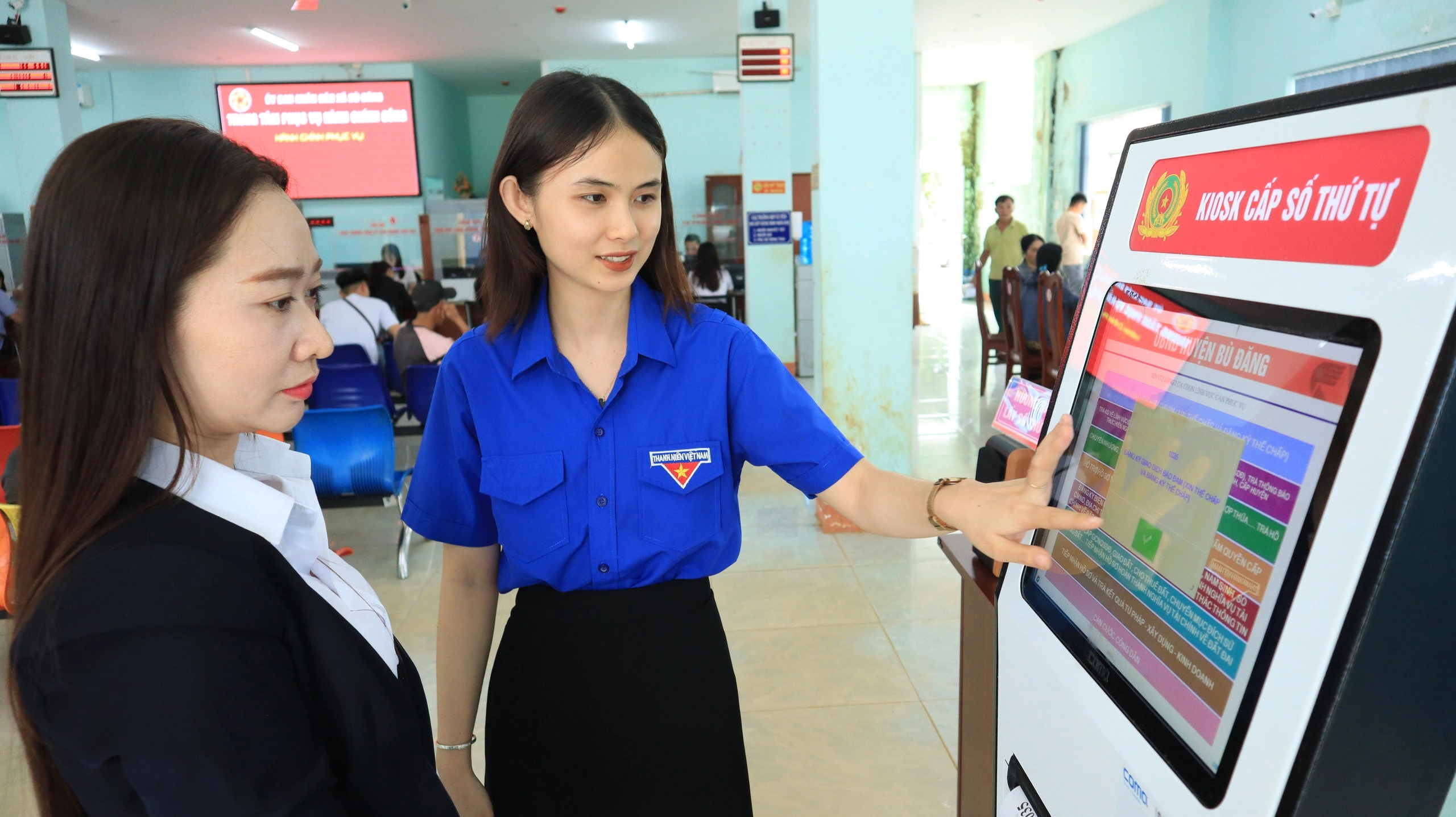 Hỗ trợ người dân tộc thiểu số sử dụng dịch vụ công trực tuyến