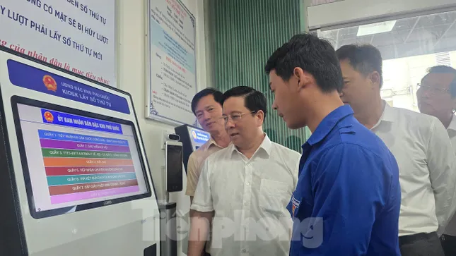Người dân đến làm thủ tục tại Trung tâm Hành chính công đặc khu Phú Quốc tăng gấp 4 lần