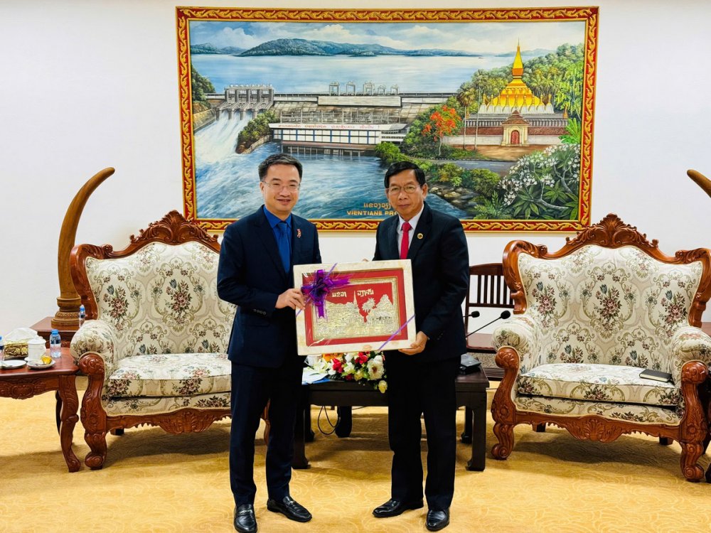 Đoàn đại biểu T.Ư Đoàn chào xã giao Bí thư Tỉnh ủy, Chủ tịch UBND tỉnh Viêng Chăn (Lào)