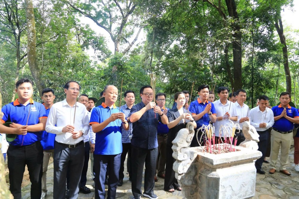 Hành trình tri ân, thắp sáng niềm tin