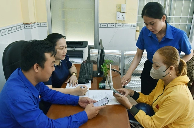 Tận tâm hỗ trợ đồng bào Khmer và ngư dân