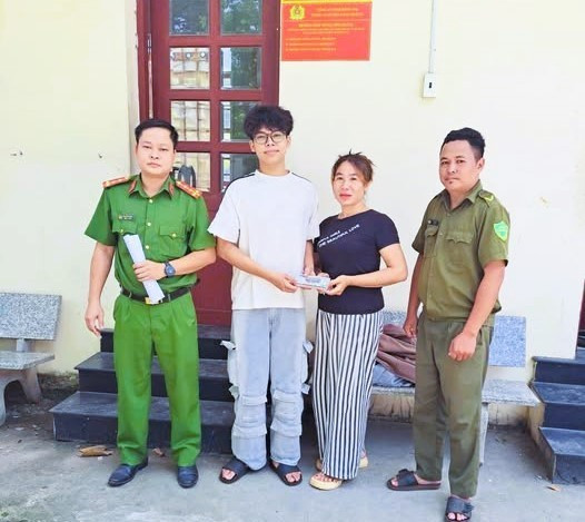 Nhặt được 37 triệu đồng, nam sinh trả lại cho người đánh rơi
