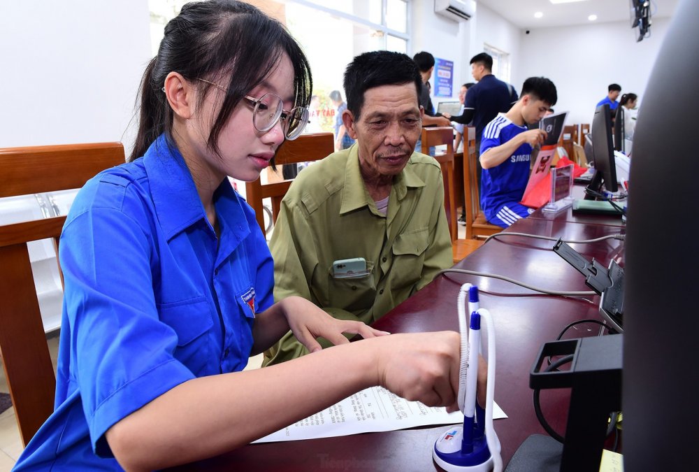 Dấu son điểm chỉ ở trung tâm phục vụ hành chính công xã biên giới