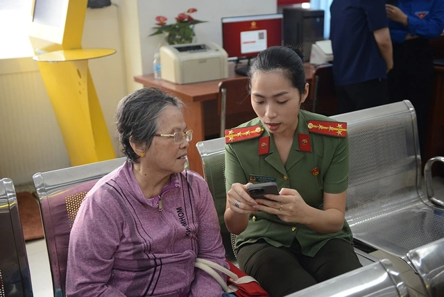 Thanh niên công an hỗ trợ thực hiện mô hình chính quyền địa phương 2 cấp