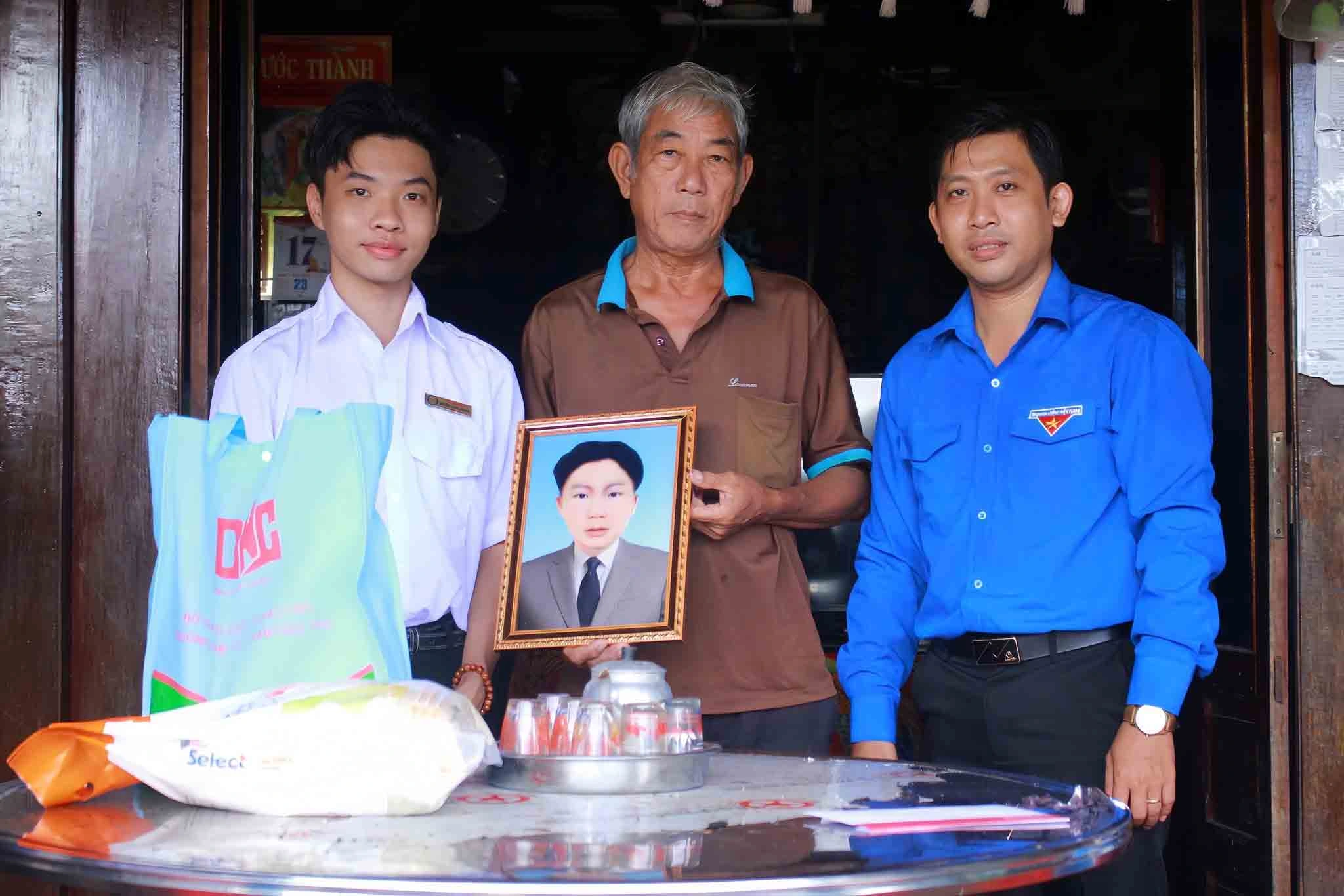 Di ảnh liệt sĩ phai mờ được phục dựng sống động