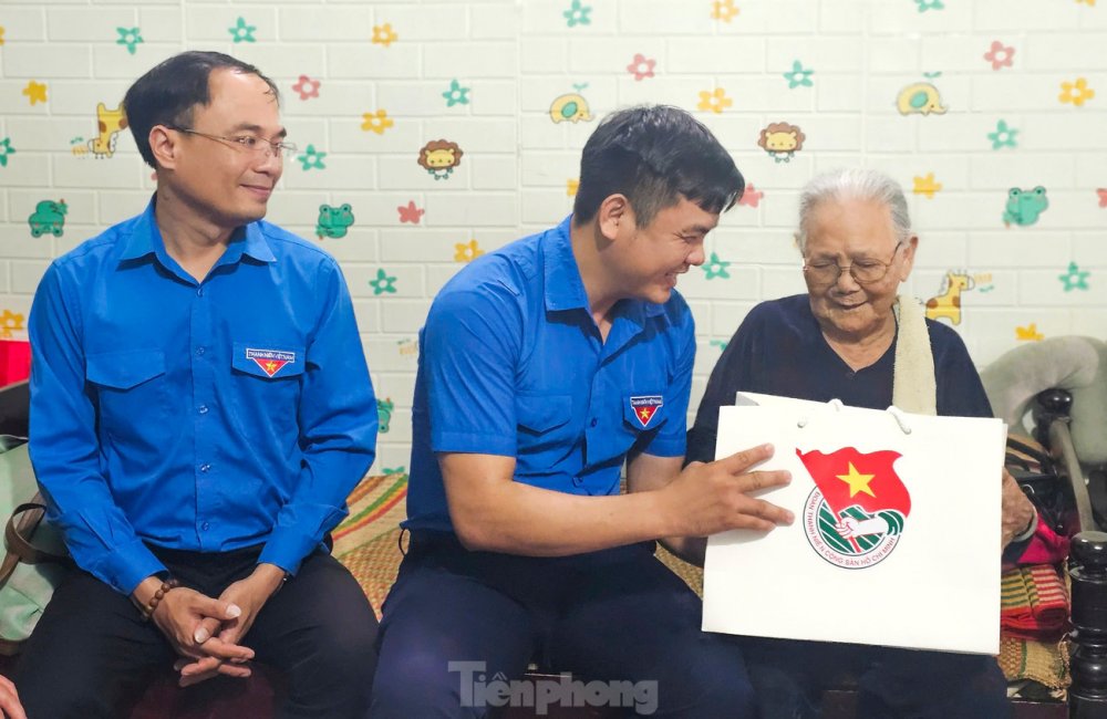 Tuổi trẻ Gia Lai với 'bữa cơm bên mẹ'
